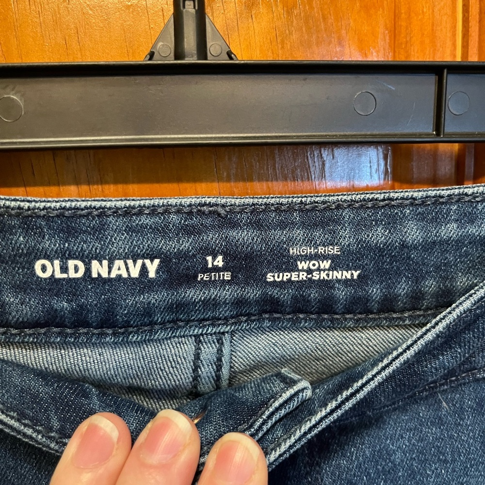 Old Navy Women's Dark Wash High Rise Skinny Jeans - Picture 3 of 4